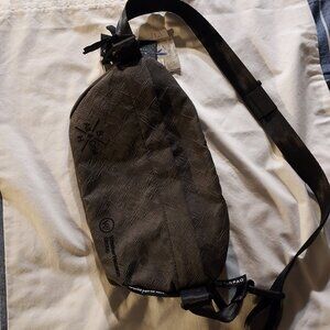 NWT, Airpaq Hip Bag, Dark Gray, 5 Liters, Company logo